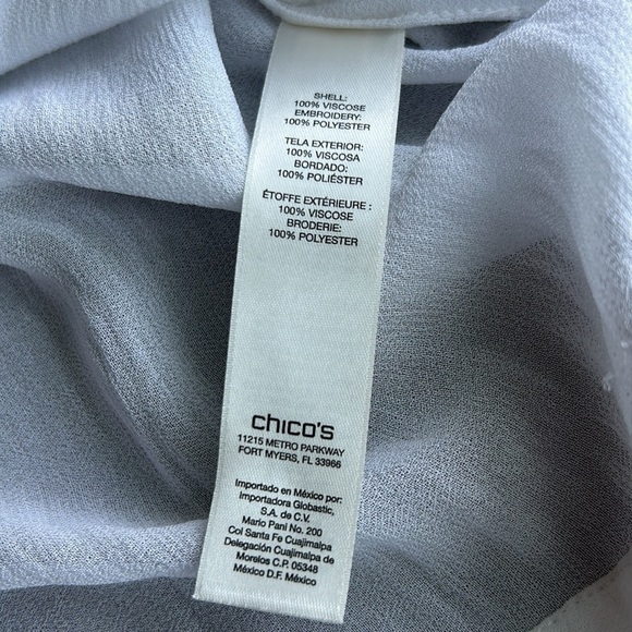 Summer sheer 3/4 sleeve Chicos Size 2 Embroidery overlay Vneck summer top - Picture 14 of 15